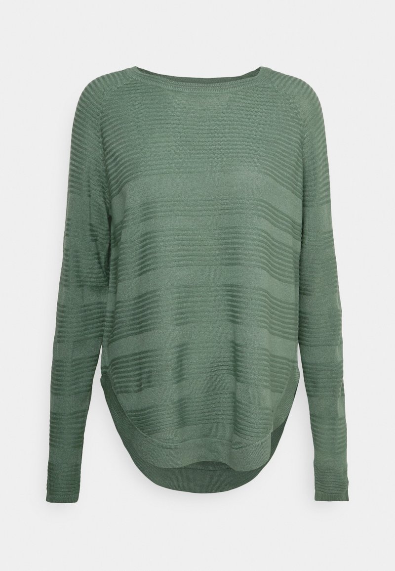 Maglione verde a maniche lunghe con texture a costine, orlo arrotondato e scollatura ampia. Il tessuto presenta sottili righe orizzontali.