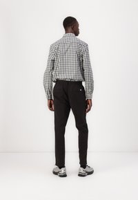 Tommy Jeans ISAAC CASUAL - Chinos - black