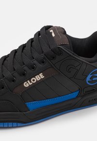 Globe TILT - Skate shoes - black