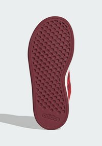 adidas Sportswear GRAND CORUT - Obuća za bebe - collegiate red collegiate burgundy  off white