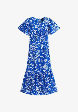 Abito blu con motivi floreali e paisley bianchi, maniche corte a sbuffo, vita arricciata e orlo con volant. Texture del tessuto morbida.