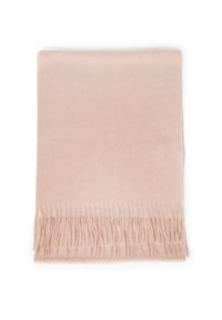 Jasnoróżowy szal z miękkiego materiału, o gładkiej fakturze i frędzlach na jednym brzegu. Prostokątny kształt.
