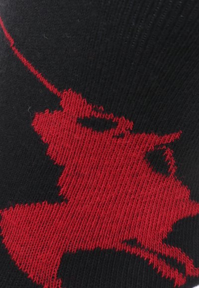 Meia preta com um grande design gráfico vermelho de uma silhueta de cavalo, textura de malha e construção sem emendas.
