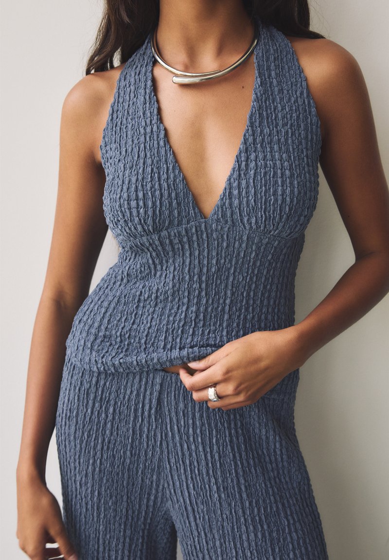 PULL&BEAR - CREASED-EFFECT - HALTER - Top - dark blue, Extindeți