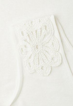 Street One Studio, TOP WITH V-NECK AND LACE DETAIL - Débardeur - off white