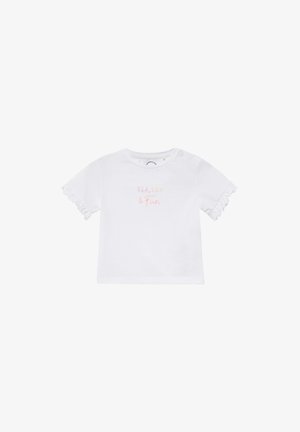 Weißes T-Shirt mit kurzen Rüschensäumen, auf dem "MEER, SONNE & SPASS" in Pastellfarben gestickt ist. Hergestellt aus weichem Baumwollmaterial und mit rundem Ausschnitt.