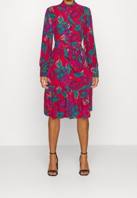 YAS Blusenkleid - red
