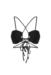 Czarny stanik bikini z bezramkowym fasonem, regulowanym krzyżującym się z tyłu, wyjmowanym wypełnieniem i złotymi akcentami na sznurkach. Gładka faktura.