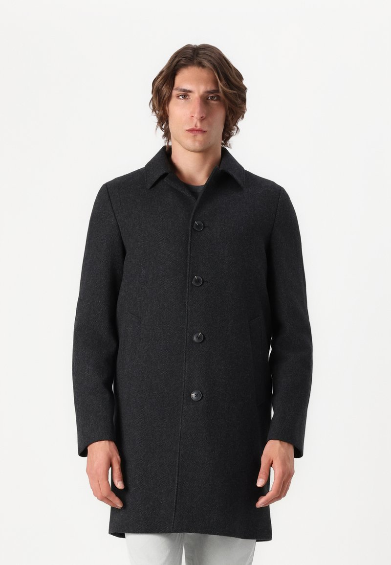 Dunkelgrauer Wollmantel mit Kragen, fünf Knöpfen, zwei Seitentaschen und geradem Schnitt mit langen Ärmeln.
