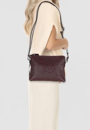 Picard ALEGANTO UMHÄNGE - Umhängetasche - chianti