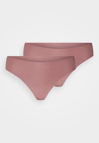 Set van twee roze, naadloze stringonderbroeken met een zachte textuur en een brede elastische tailleband, ontworpen voor comfort en een lage pasvorm.