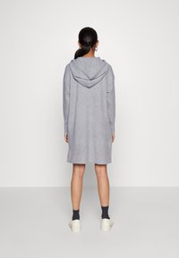 Vero Moda Petite VMDOFFY HOOD DRESS  - Vestido de dia -  grey/ melange