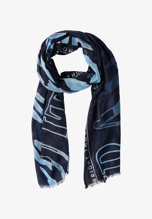 Granatowy szalik z jasnoniebieskimi abstrakcyjnymi wzorami i białym napisem. Miękka, lekka tkanina z frędzlami, prezentująca zwiewny wzór.