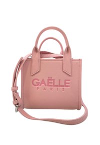 Borsa in pelle rosa con due manici superiori e una tracolla removibile. Presenta il logo in rilievo "GÄELLE PARIS" sul davanti.