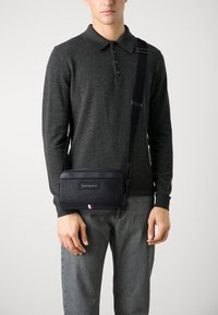 Tommy Hilfiger BUSINESS REPORTER - Τσάντα χιαστί - black