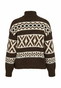 Rjav pulover iz pletenine z visokim ovratnikom. Na prsnem košu in rokavih so geometrijski beli in črni vzorci. Debel teksturiran material.