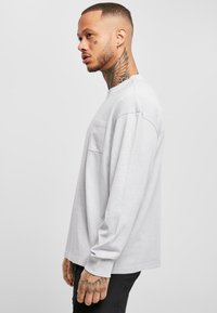 Urban Classics PIGMENT DYED POCKET LONGSLEEVE - Topper langermet - lightasphalt