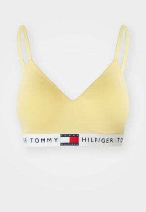 Geel katoenen bralette met dunne bandjes, V-hals ontwerp, voorzien van een witte elastische band met het "TOMMY HILFIGER" logo en kleurblokaccenten.
