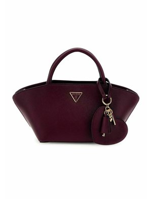 Borsa a tracolla bordeaux con una forma triangolare, doppi manici e un portachiavi a forma di cuore con un gancio di colore dorato.
