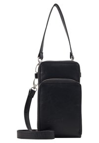 Musta nahkainen olkalaukku, jossa on kaksi vetoketjullista lokeroa, säädettävä hihna ja hopeiset hardware-yksityiskohdat. Sileä pinta, jossa on kohokuvioitu logo.