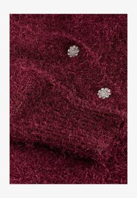 Unselected, burgundy red