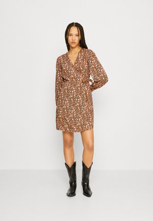 Pieces PCNYA WRAP  - Denné šaty - black