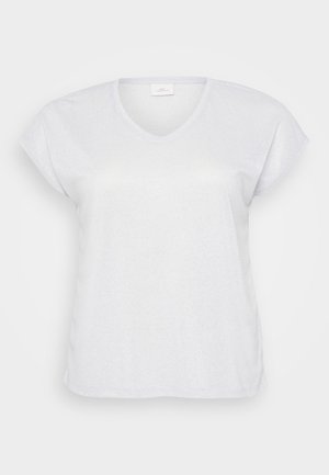 Bela kratka majica s V-izrezom iz kratkih rukavov, z rahelim sijajem, sproščenega kroja, brez vidnih vzorcev ali detajlov.