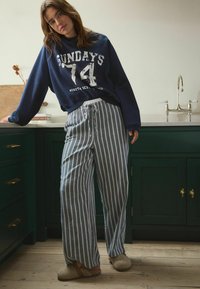 Next SET - Yöasusetti - blue sunday