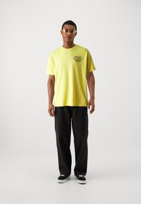 Replay Apdrukāts T-krekls - lemon yellow