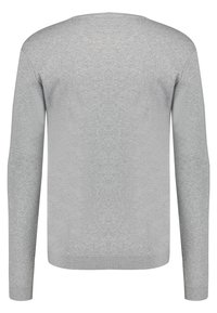 Grauer Langarmpullover mit Rundhalsausschnitt. Hergestellt aus weichem Stoff, hat er eine glatte Textur und gerippte Säume an den Bündchen und am Saum.