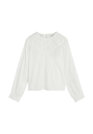 Blusa blanca de manga larga con detalle de encaje floral y pliegues en el pecho, y un escote redondo con cierre de botón en la parte trasera.