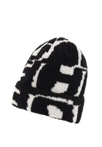 Zwart-wit gemusterde gebreide beanie met een fuzzy textuur, gedurfde grafische vormgeving en een omgeslagen rand voor extra warmte.