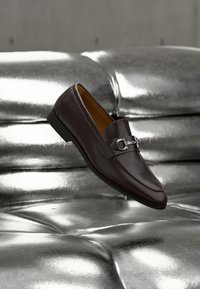 Sélectionné, dark brown