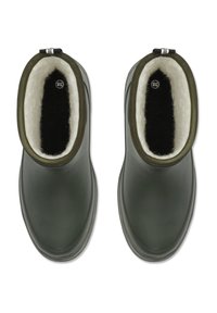 Ciemnozielone, wodoodporne botki z miękkim, kremowym wyściółką oraz teksturowaną, czarną wkładką. Oferują wąski otwór oraz pętelkę ułatwiającą zakładanie.