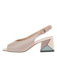 Sandały typu slingback w jasnym beżowym skórze z otwartym noskiem, z geometrycznym obcasem w stonowanych odcieniach niebieskiego, różowego i czarnego.