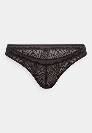 Tangă din dantelă neagră, cu un model geometric, textură transparentă și detalii ondulate pe talie și la deschiderile pentru picioare.