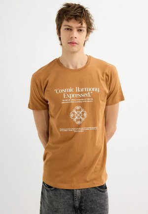 INSIDE SHORT SLEEVE - Camiseta estampada - marron