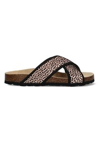 Sandaler med korsade remmar i leopardmönstrad tyg, svarta detaljer och en korkfotbädd. Texturerad sula för grepp, platt design.