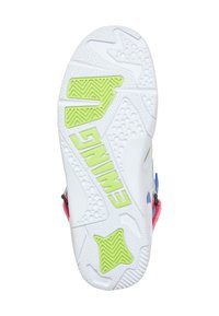 Biała sole sportowych butów z zielonymi i żółtymi akcentami z gumy, teksturowanymi wzorami oraz logo "SWIMNG" w wyraźnym kroju pisma.