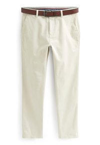 Chino en coton beige avec une coupe droite, dotés de poches latérales et d'une ceinture en cuir marron. Doublure intérieure texturée visible à la taille.
