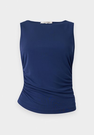 Haut sans manches bleu marine en tissu lisse et extensible. Présente des détails froncés sur les côtés et un ourlet arrondi pour une silhouette ajustée.
