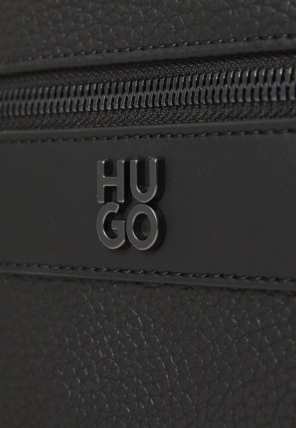 QUANTIC ZIP - Cross body bag2