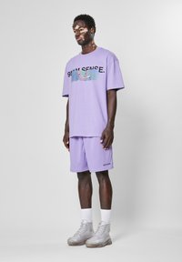 9N1M SENSE ESSENTIAL MESH - Short - lavender