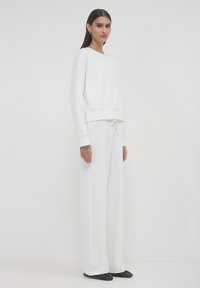 Calliope GINNICO A PALAZZO - Pantaloni sportivi - bianco