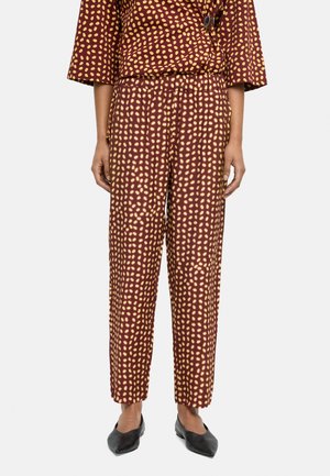 - Spodnie materiałowe