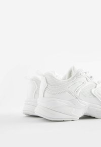 Next CHUNKY - Matalavartiset tennarit - white