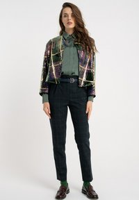 Niewybrane, fioletowy