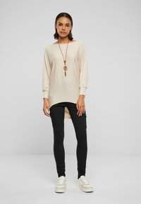 Cloud 5ive Langærmet T-shirt - beige