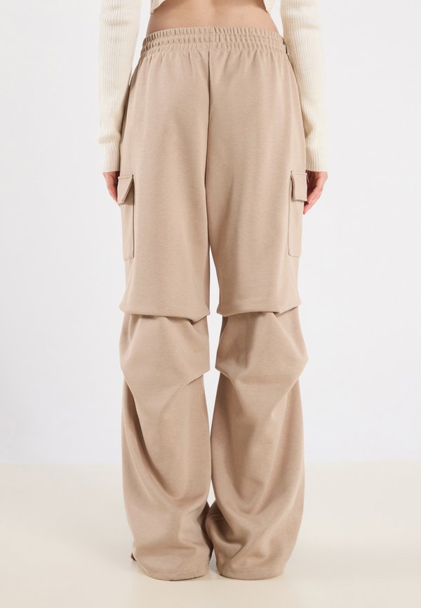 Cargo trousers - taupe4