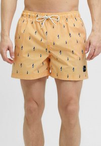 Shorts de baie cu dungi portocalii și modele imprimate albastre, cu talie elastică și șnur la față. Include un mic logo negru pe lateral.